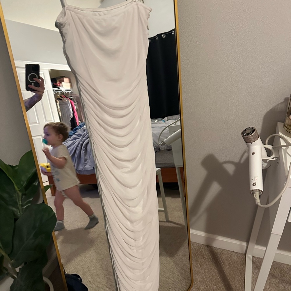 PRETTYLITTLETHING Ruched Dress